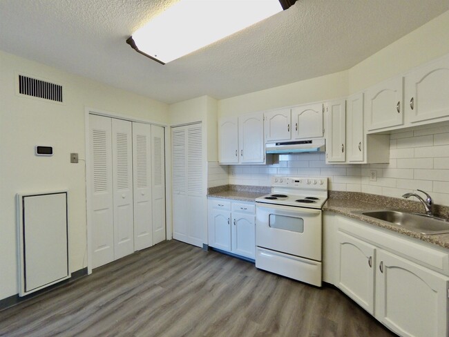 Building Photo - 509 Harmon Cove Tower