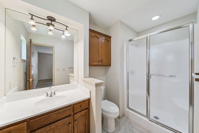 Building Photo - Spacious Single Story 4 Room Home + Sunroo...