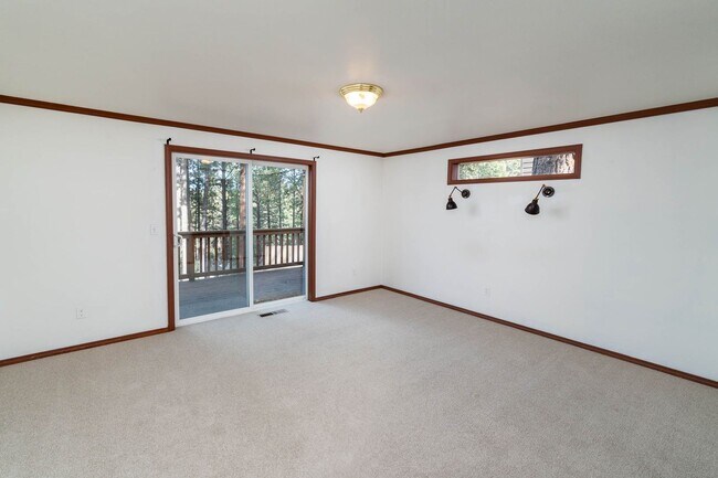 Building Photo - This could be your dream home! Must see!!