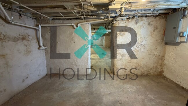 Building Photo - 917 Pembroke Ave