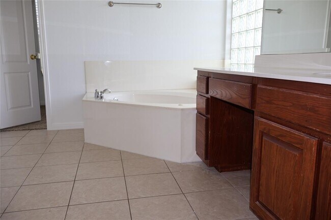Building Photo - 2403 Vestavia Ridge Ln