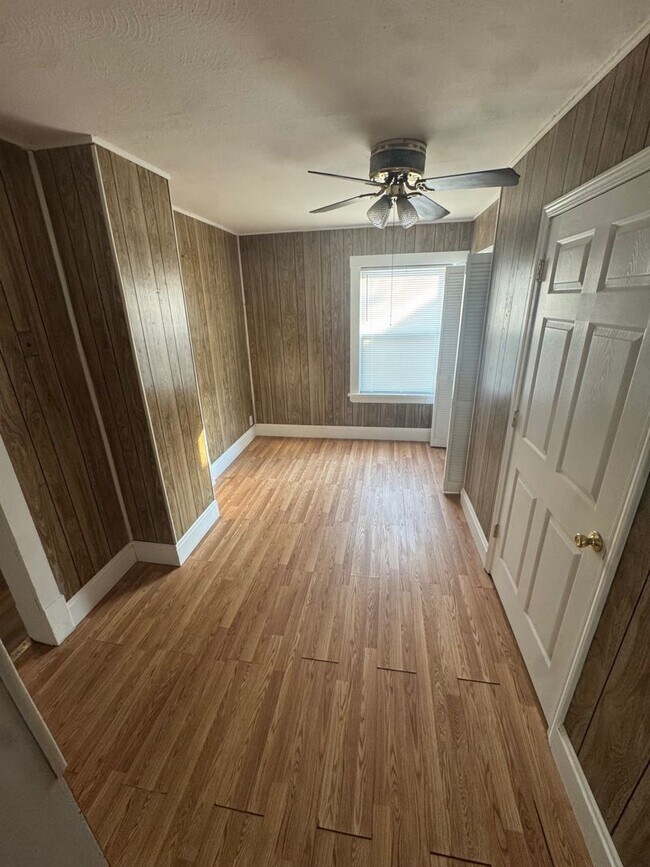 Building Photo - Well-Maintained 3-Bedroom Single-Family Home – $1,450 Rent | Cleveland