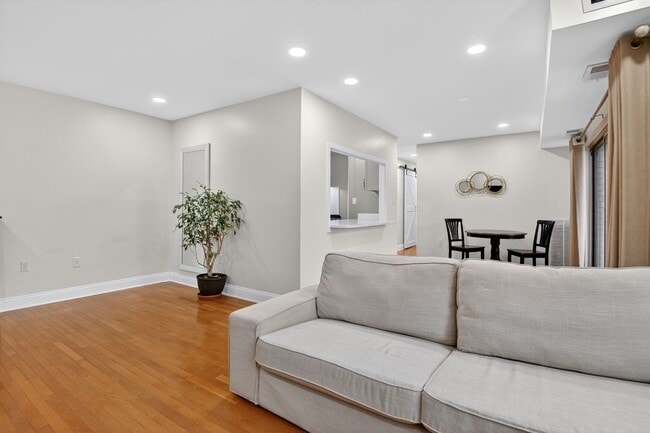 Building Photo - 12301 Braxfield Ct