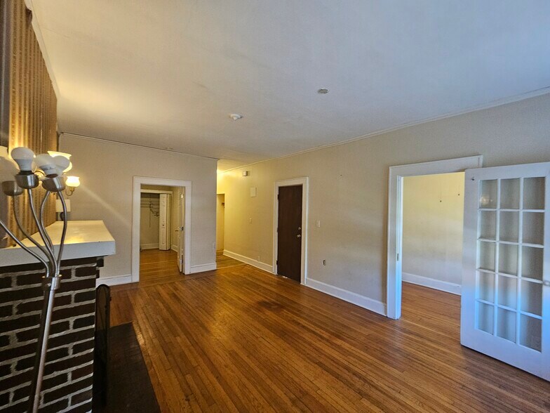 Building Photo - 286 Western Ave