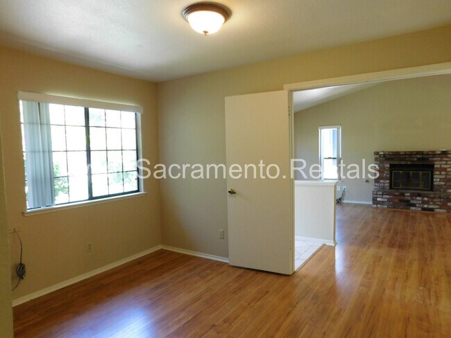Building Photo - 7452 Santa Susana Way