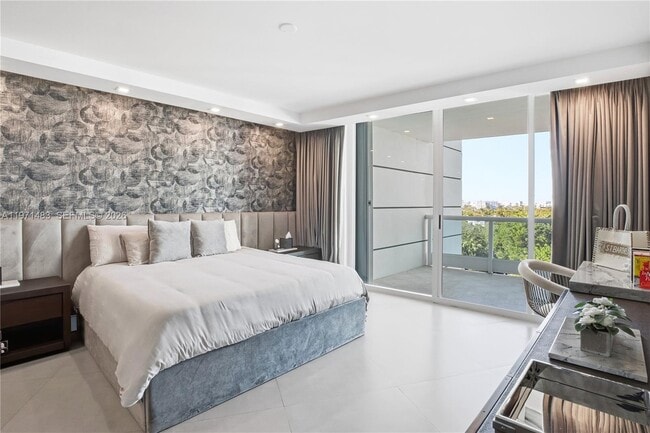 Building Photo - 2127 Brickell Ave