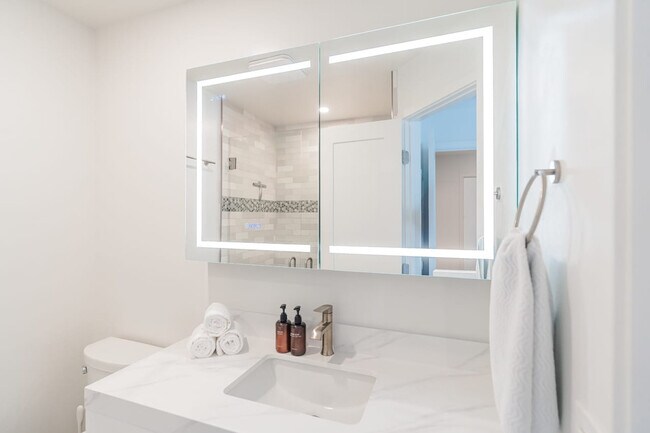 Building Photo - 750 S Sierra Ave