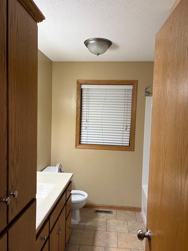 Building Photo - 1124 8th Ave SE