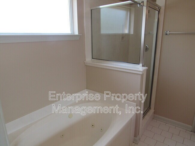 Building Photo - 9740 Riggin Dr