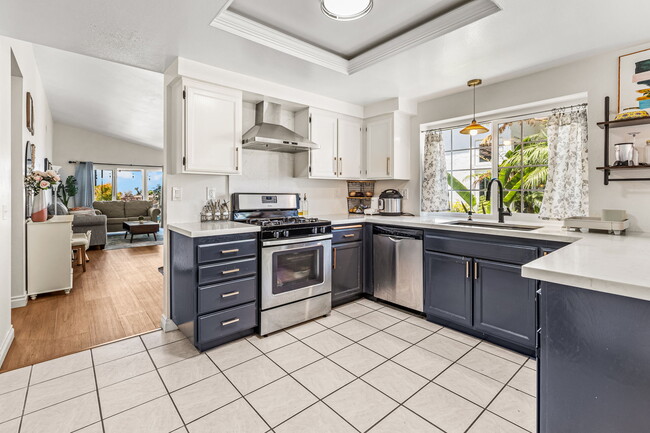 Building Photo - 2124 Redwood Crest