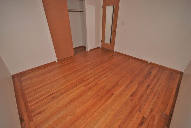 Building Photo - 94-98 Amherst Av.