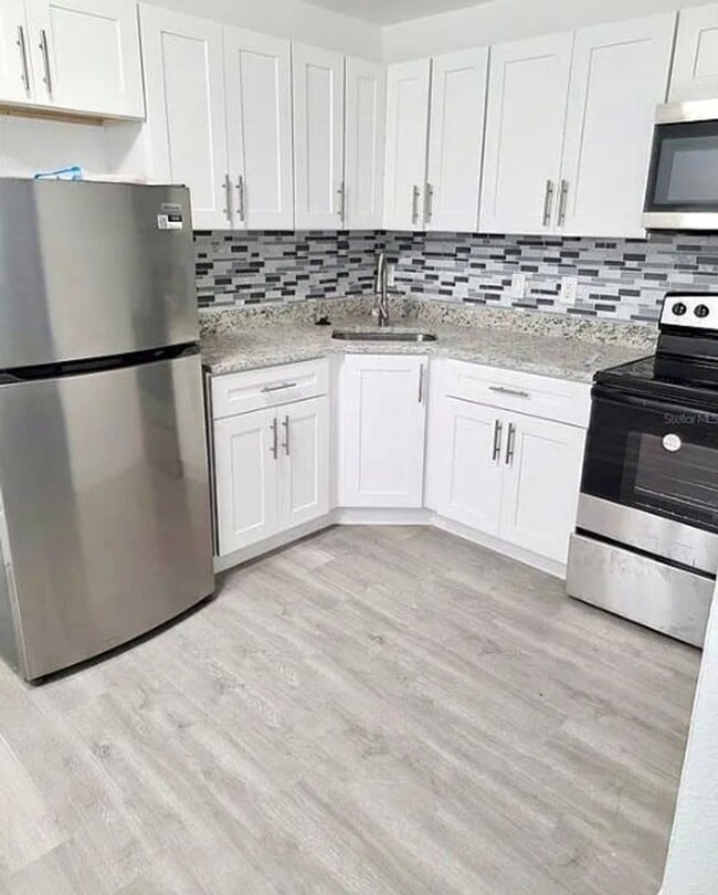 Building Photo - 2 bed 1 bath 2-plex with 850 sf. Off MLK (...