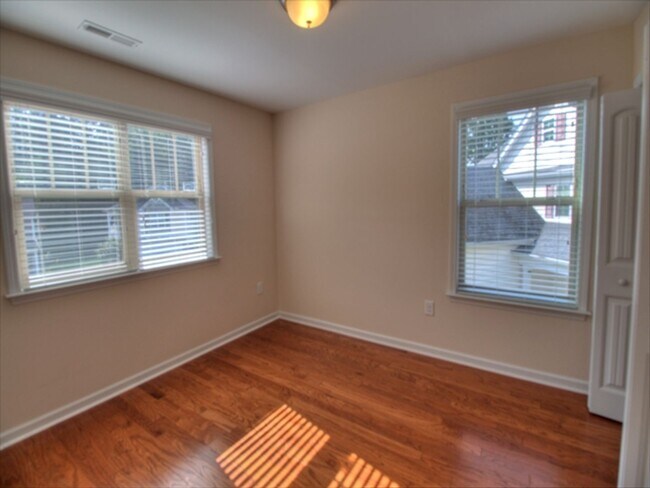 Building Photo - Charming 4-Bed, 3-Bath Home for Rent in Ru...