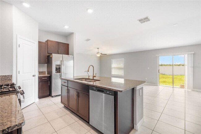 Building Photo - 10390 Scarlet Skimmer Dr