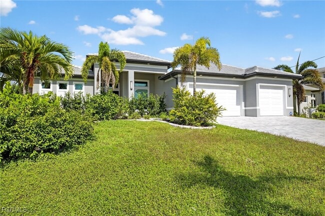 Building Photo - 2532 SW 26th Pl