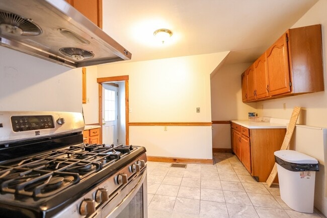 Building Photo - 68 Newhall St