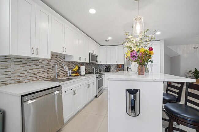 Building Photo - 6466 Buena Vista Dr