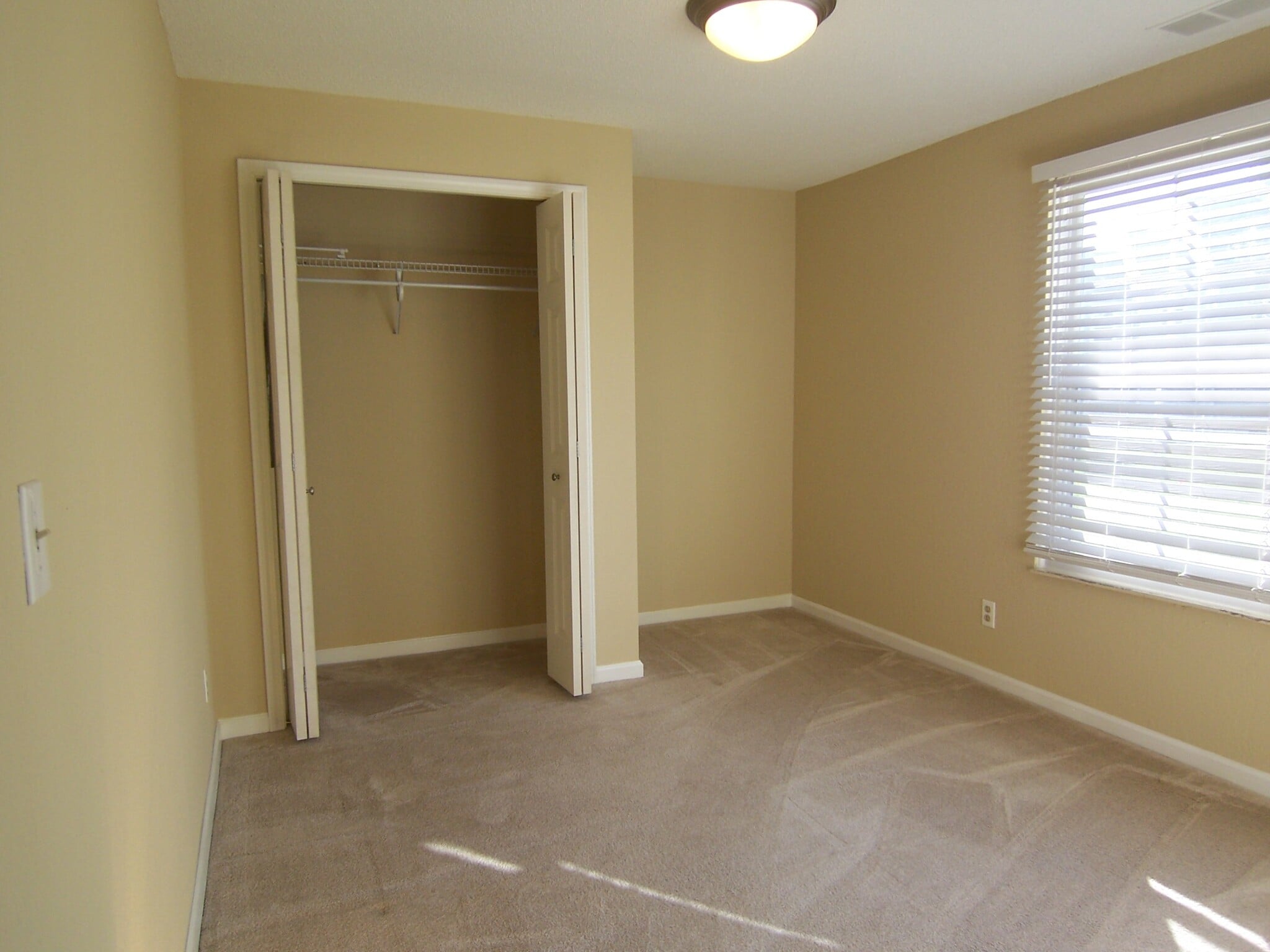 Building Photo - 111 Fieldcrest St