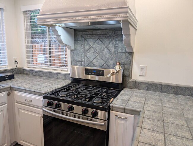 Building Photo - Lovely 2 bedroom and 2 bath remodeled home in South San Jose with a swimming Pool