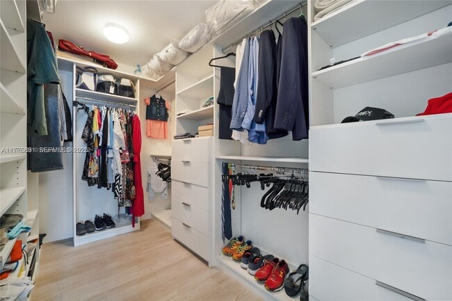 Building Photo - 2900 NE 7th Ave