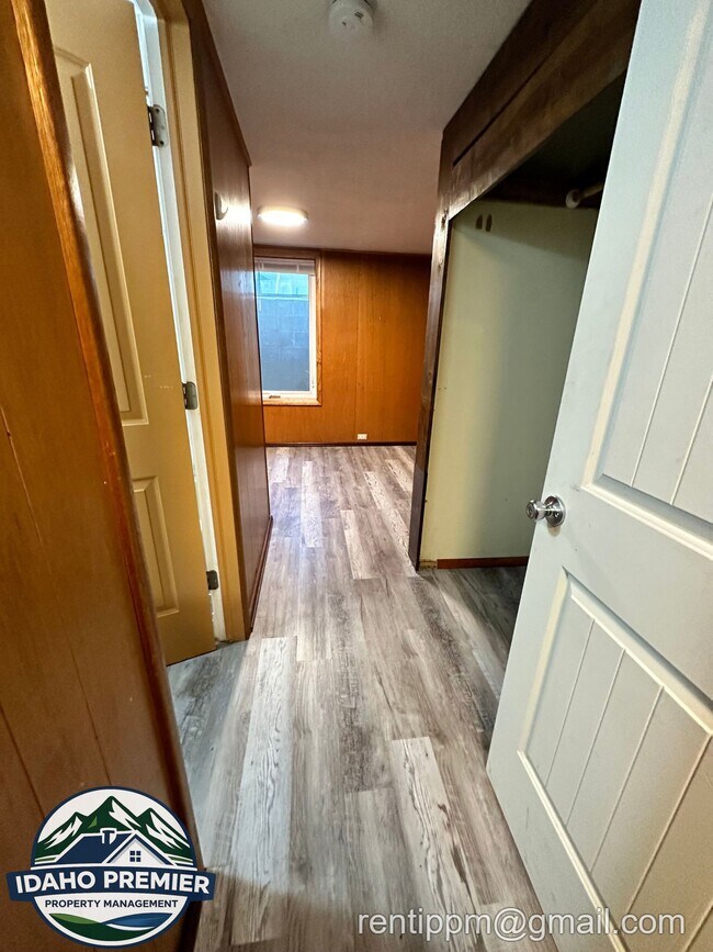 Building Photo - 709 N Stanley St