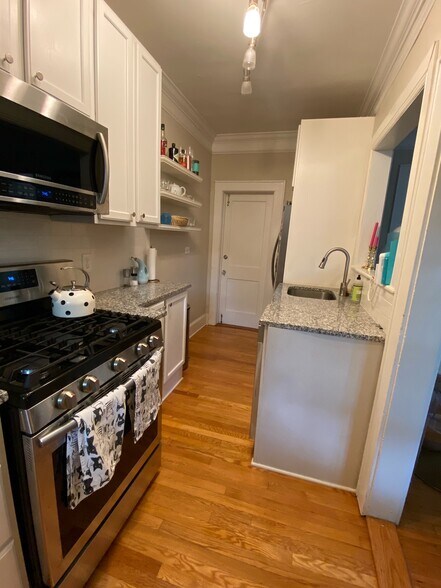 Building Photo - 916 Bromley Rd