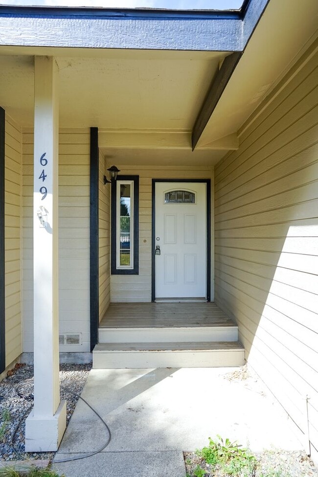 Building Photo - Three Bedroom Home in Hayden