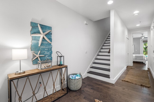 Building Photo - 4923 E County Hwy 30A