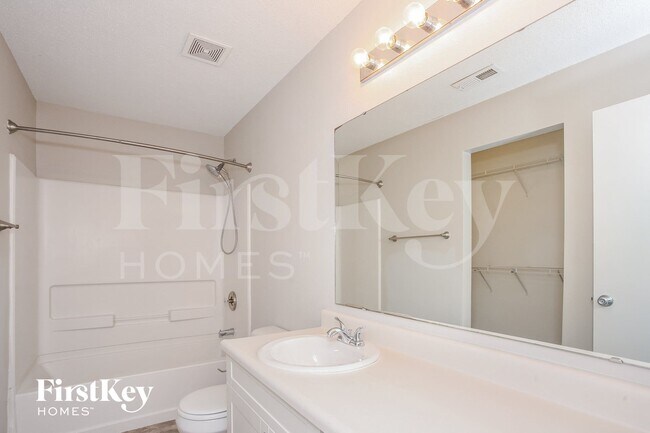 Building Photo - 10913 Miller Dr