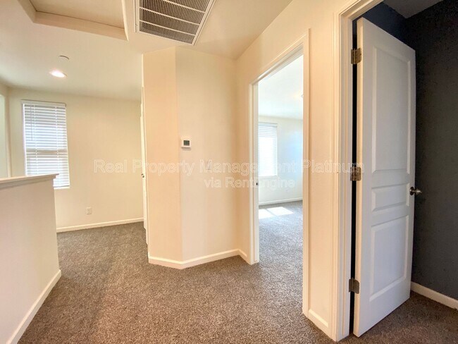 Building Photo - 2534 Mustang Dr