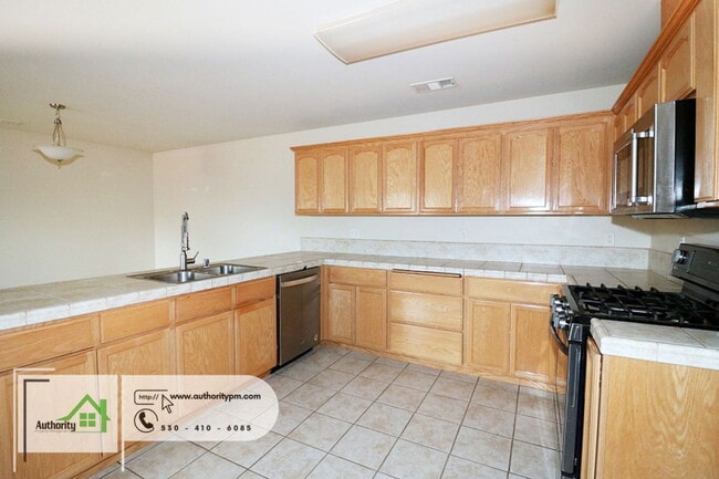 Building Photo - 22371 Rio Alto Dr