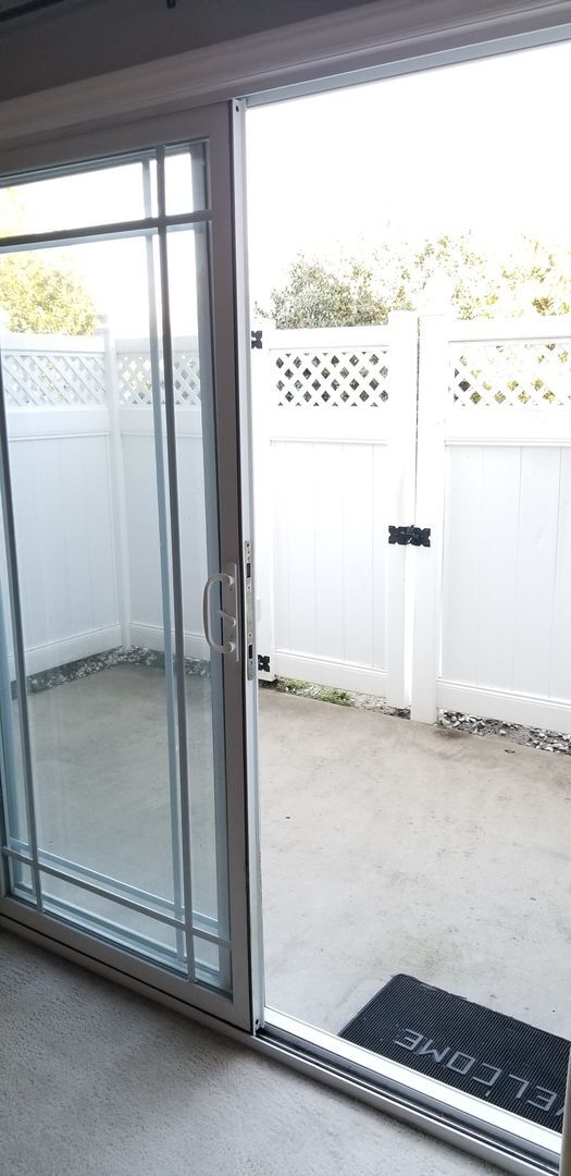 Building Photo - Townhome in great location!