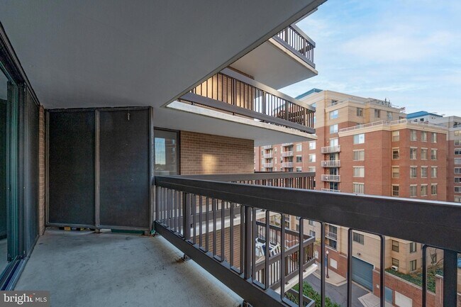 Building Photo - 3800 Fairfax Dr