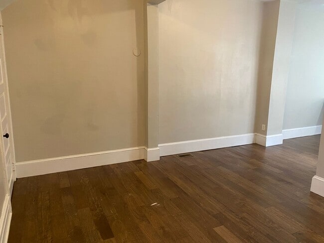 Building Photo - 528 E King St