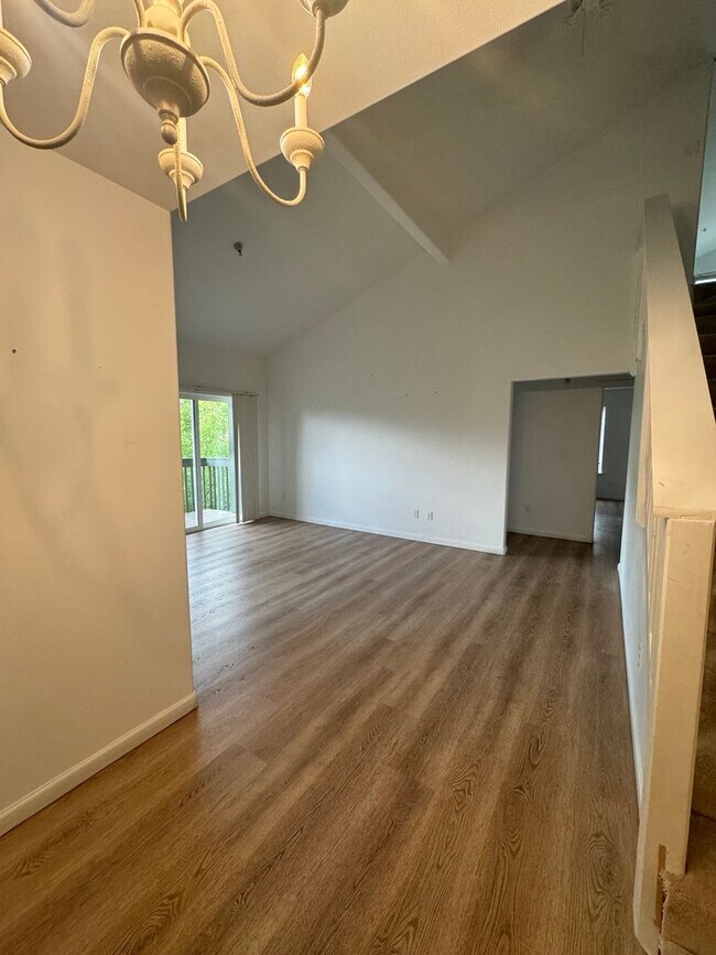 Building Photo - 3 Bedroom 2 Bath Condo in New Castle