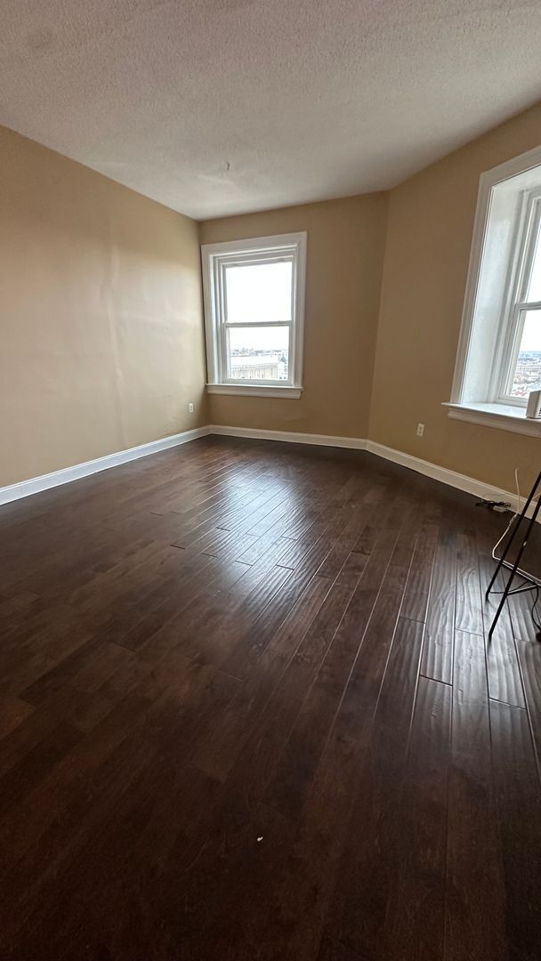 Building Photo - Fantastic Adams Morgan Location!