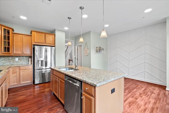 Building Photo - 702 Sentry Square