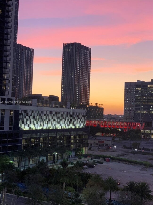 Building Photo - 851 NE 1st Ave