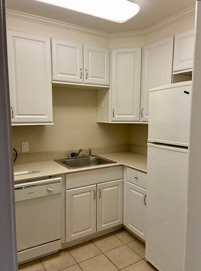 Kitchen - 1608 Colquitt St