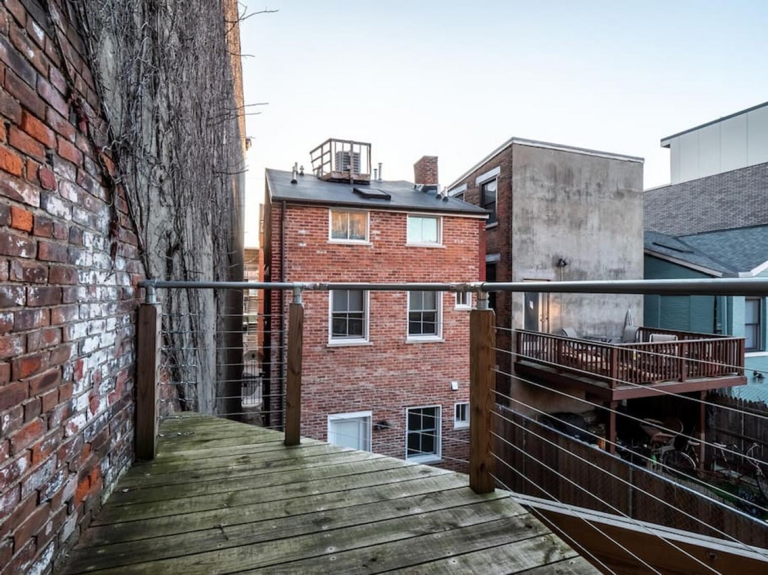 Building Photo - 1608 Pleasant St