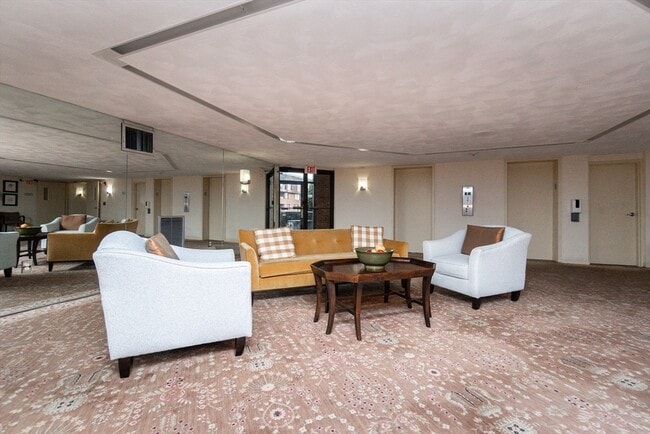 Building Photo - 404 Paradise Rd