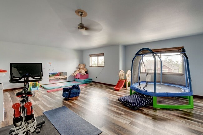 Building Photo - 4 Bedroom House in Gated Community