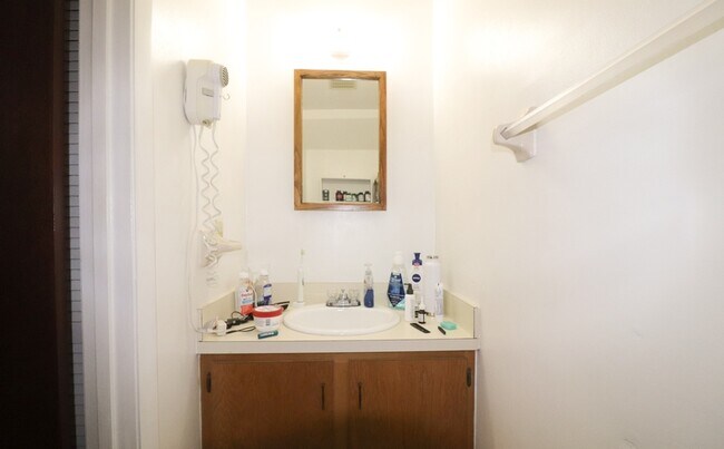 Building Photo - 2300 SW 43rd Street - C
