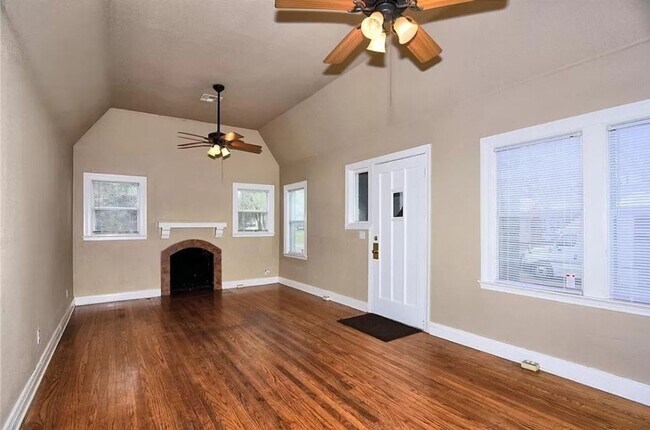 Building Photo - MAJOR PRICE DROP! Excellent home located in Kendall - Whittier!