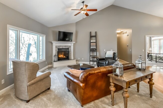 Building Photo - Warm and Luxurious 4 bedroom Executive Estate