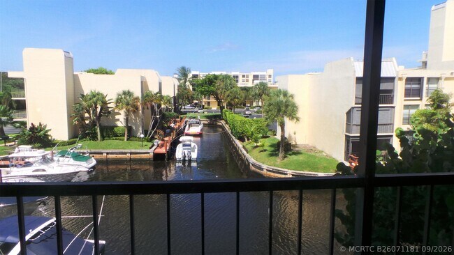 Building Photo - 17 Royal Palm Way
