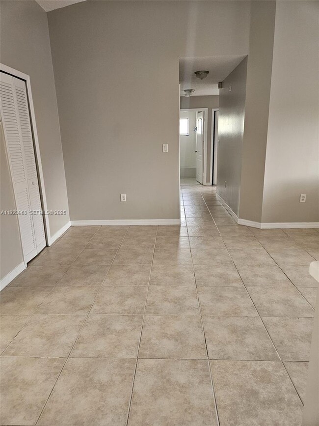 Building Photo - 2527 W 76th St