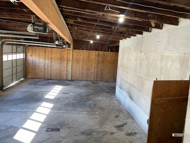 Building Photo - 2 Bed, 2 Bath newly renovated home located in Thomasville!