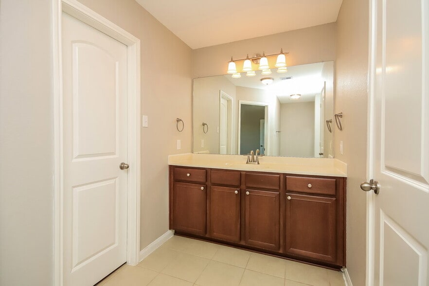 Building Photo - 21235 Slate Bend Dr