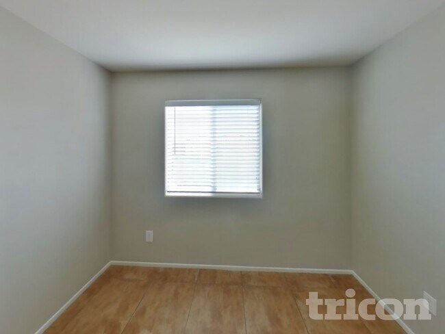 Building Photo - 3613 E Carisbrook Dr